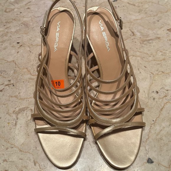 NWT Via Spiga Size 10 Matte Gold Strappy Pump Sandals - Picture 1 of 5